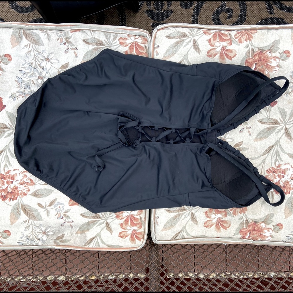 Feminine Black Suit sz 16-18. Worn 2x - Washed 1x.